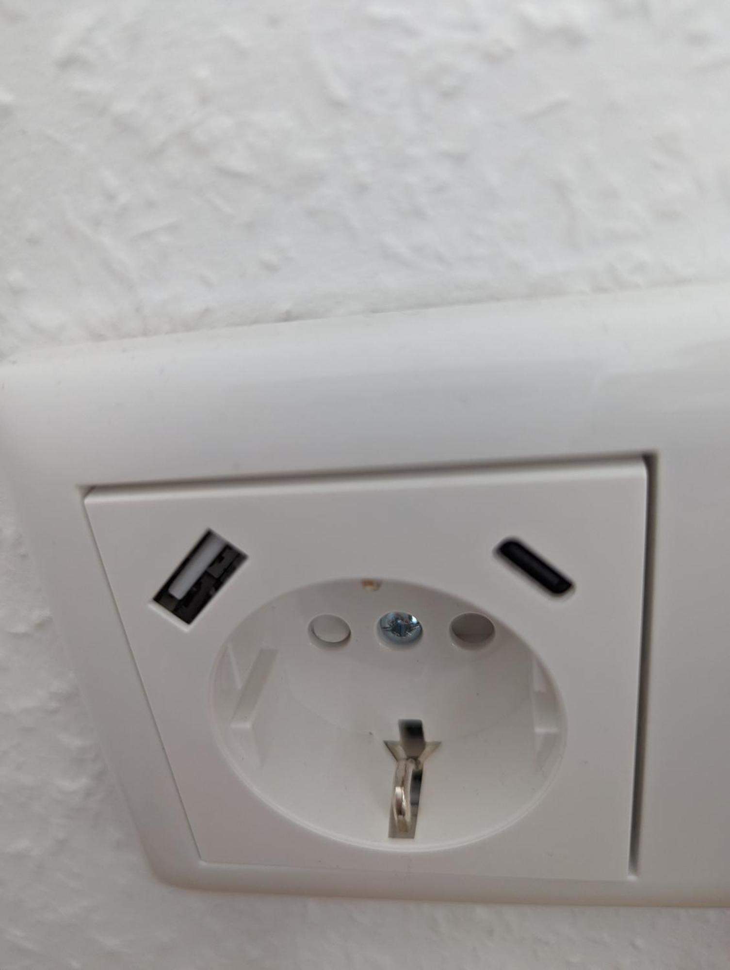 Apartment Helle 2 Mit Office Düsseldorf